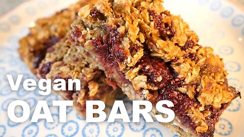 Vegan strawberry and banana oat bars - Free veg challenge