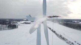 Turbine eoliche sbrinate con l'aiuto di un drone