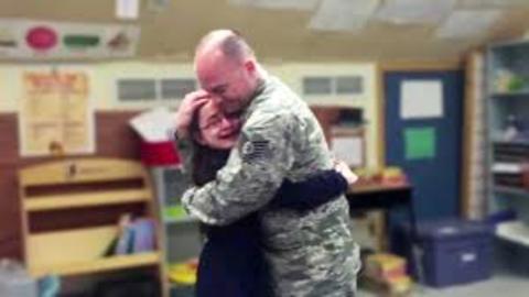 Soldier surprises daughter "So Emotional"