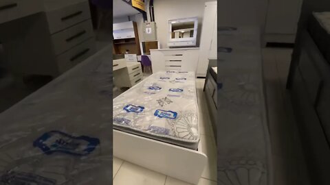 Cama Solteiro Com Cama Auxiliar Yumi Cimol perfeita para quem busca economizar espaço