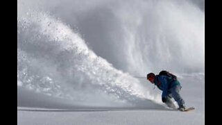 Snowboardåkare överlever skrämmande lavin i Pyrenéerna
