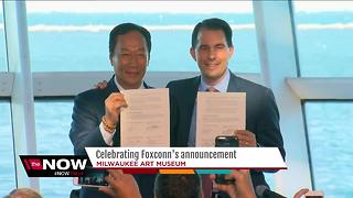 Scott Walker signs Memorandum of Understanding for Foxconn plant