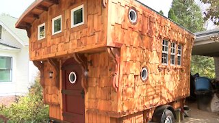 Waukesha man builds 19th century travel wagon as 'COVID therapy project'