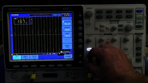 EEVblog #474 - GW Instek GDS-2000A Series Oscilloscope Unboxing & First Impression