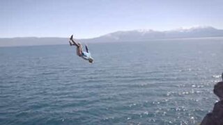 Incrível salto para a água na Serra Nevada