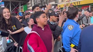 Sweet Kiddos in Harlem Love ❤️ Trump! Yelling, "I LOVE YOU TRUMP!" Gets Everyone Chanting, "WE LOVE TRUMP!"