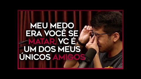 Kim se emociona ao vivo