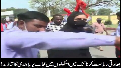 Muslim Woman Bravely Defies Anti-Hijab Protesters | Muslimgirl.