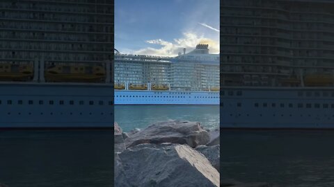 Anthem of the Seas makes a pit stop in Miami 😮#anthemoftheseas #royalcaribbean