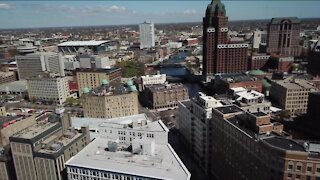 Milwaukee Mayor Tom Barrett proposes $15 hourly wage for city employees