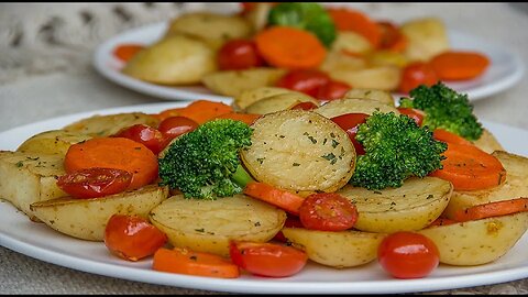 Crispy Garlic Roasted Potatoes