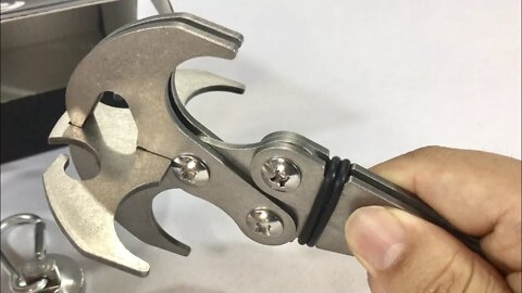 Multifunctional Survival Grappling Hook Claw