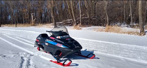 Minnesota Snowmobiling - Riding the ditches in Sibley County