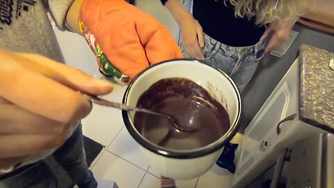Ecuadorian guy invited us to make PURE CHOCOLATE at his house 🇪🇨