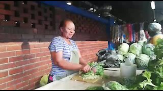 SOUTH AFRICA - Durban - Vegetable street vendor (Video) (QgR)