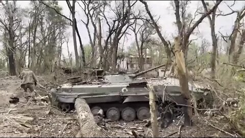 #Ucrania: Primeras imágenes de Bilohorivka, vehículos destruidos con obvios signos tácticos rusos.