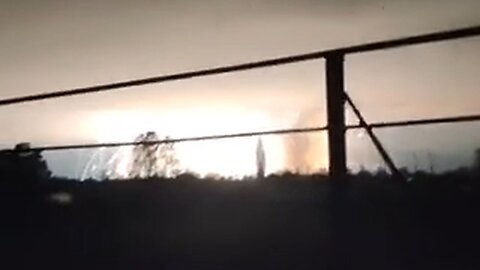 Epické záběry exploze muničního skladu v Pavlogradu, která vyděsila Ukrajince