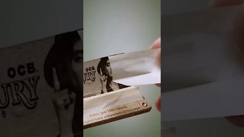 OCB Organic Hemp Rolling Papers Single Wide Size - Full Box (24 Books)(https://amzn.to/37tqyG9)