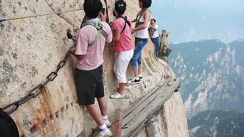 Top 5 World's Most Dangerous Hiking Trails In Ehlish. Dangerously Steep Paths