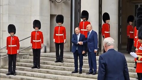 VERY RARE TO SEE NICOS DENDIAS GIVEN A KINGS GUARD WELCOME AT THE M.O.D WHITEHALL LONDON #kingsguard