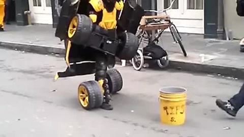 Street Performer In New Orleans Pulls Awesome Transformer Tricks