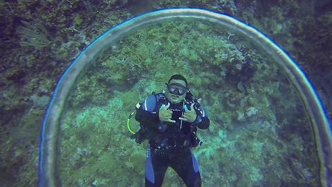 Diver demonstrates lost art of bubble rings