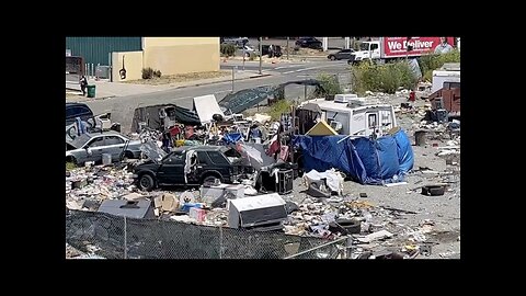 A PICTURE WITH A VIEW OF WEST OAKLAND⛺️🚧⛺️🚮🧩🐚💫