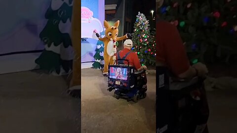 Dancing with Rudolph and some @kellyclarkson on the XYZ9000 from @rbstoybox at Seaworld