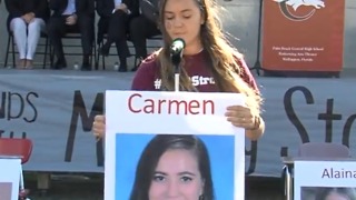 Students pay tribute to Parkland victims