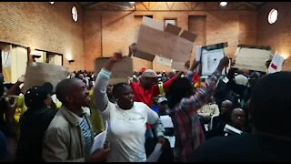 SOUTH AFRICA - Johannesburg - Alexandra residents waiting for mayor (videos) (5A3)