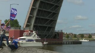 Trump supporters take to the Fox River in political boat rally