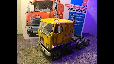 1:25th scale model GMC truck