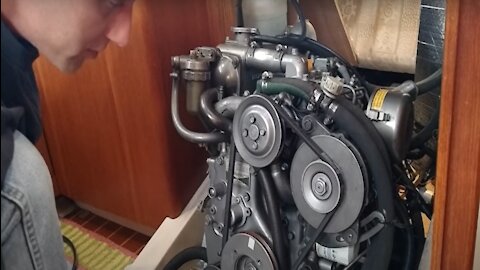 How to do a Yanmar 2GM20F Engine service