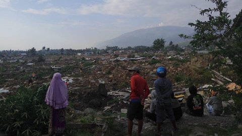 Indonesia Earthquake and Tsunami Leaves Hundreds Dead
