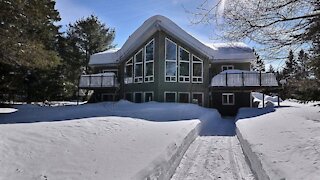 Cette maison de 14 pièces à environ 1 heure de Québec coûte moins de 250 000 $