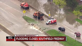 Flooding closes the Southfield Freeway