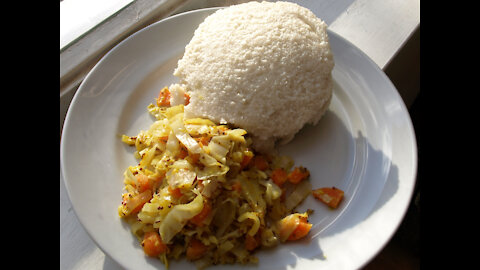 Ugali (AFRICAN CORNMEAL MUSH)