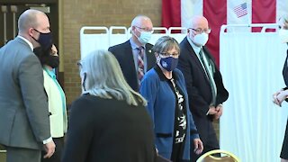 Gov. Kelly tours KCK vaccine facility, discusses Phase 3