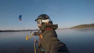 Ekstrem kitesurfing med isskøyter!