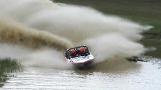 Ce bateau à propulsion va vous couper le souffle