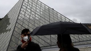The Louvre Is No Longer Accepting Cash Over Coronavirus Fears