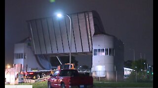 Man arrested for jumping drawbridge in southwest Detroit as it was rising