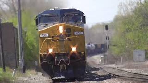 CSX Q364 Manifest Mixed Freight Train From Berea, Ohio May 7, 2022
