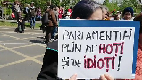 Parlament: Protest contra legilor antinationale care ne vizeaza copiii si "orasele de 20 de minute"