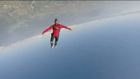 Thrilling freeflying skydiving session