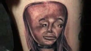 Un tatoueur crée le terrible portrait d'Ariana Grande