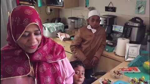 South Africa - Cape Town - Eid Ul Fitr is a celebration (video) (qnB)
