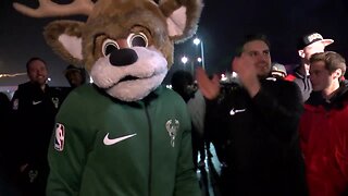 Bucks receive warm welcome from fans upon arrival to Milwaukee