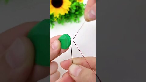 ⭐Product Link in Comments/Bio⭐ Simplify your sewing experience with our Needle Threader Set.