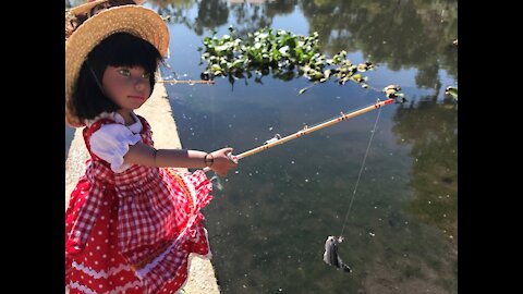Dolls Go Fishin'